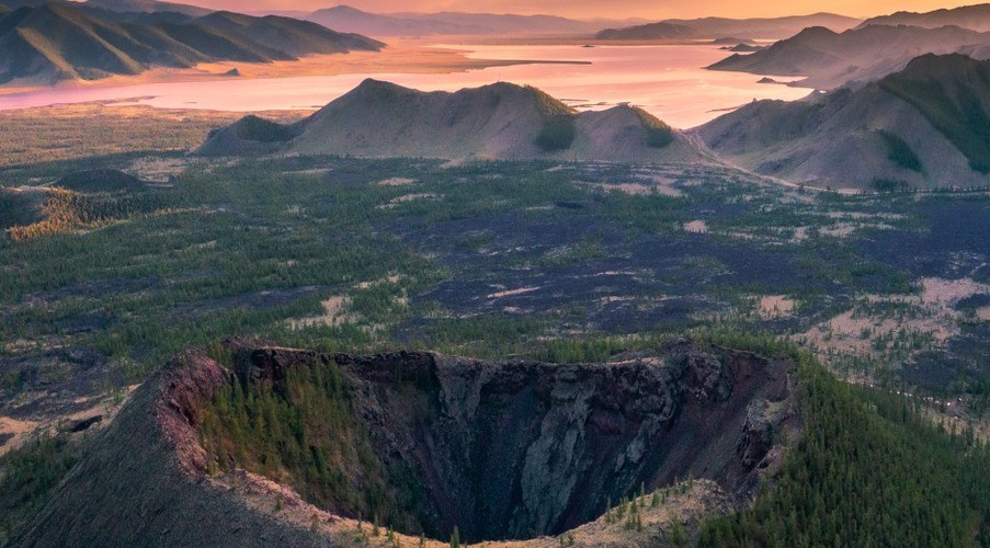 Khorgo volcano & Terkhiin Tsagaan Lake