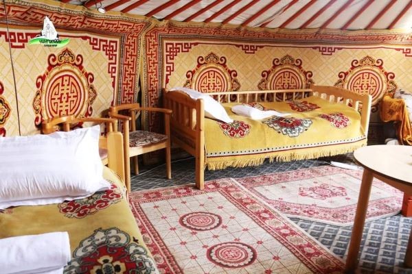 Photography tours mongolia, Private tours mongolia,Chingisiin 3 Nuur, Eastern Mongolia tours mongolia, Gobi tours mongolia, Eagle Hunters tours mongolia, Mongolia tours in August, Mongolia tours in September